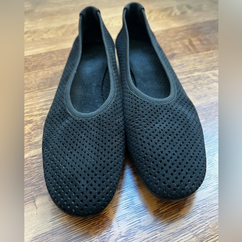 STUART WEITZMAN‎ Black Perforated Leather Shoes Slip On Comfy Neutral 8.5
